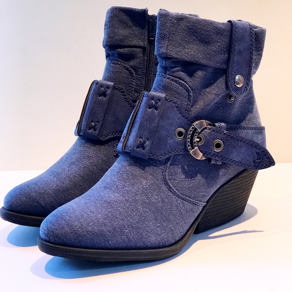 Unique Blue Jean Festival Buckled Booties SZ 11